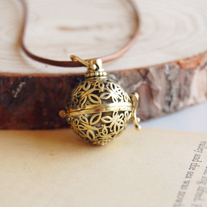 Retro Artistic Butterfly Hollow Sachet Ball Aromatherapy Necklace