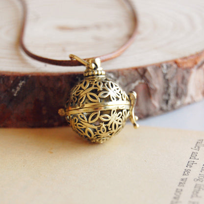 Retro Artistic Butterfly Hollow Sachet Ball Aromatherapy Necklace