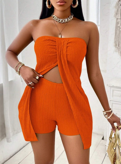 Solid Color Twisted Front Split Green Strapless Top And Shorts Set With Textured Fabric Design